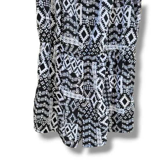 Arizona Jean Co Women’s Sleeveless Romper Black White Print Small Polyester - Picture 3 of 9